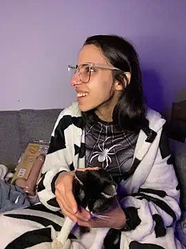 Poison_Ivy_29's Live XXX Chat