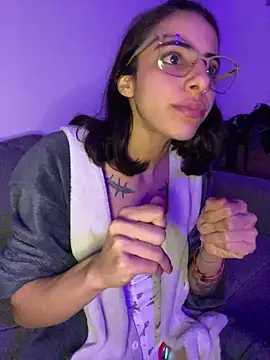 Chat +18 de Poison_Ivy_29 ao vivo