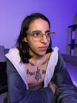 Poison_Ivy_29's Live XXX Chat