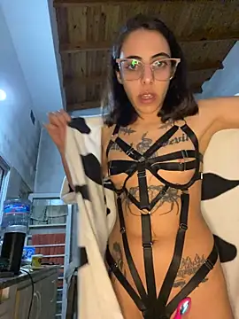 Chat +18 de Poison_Ivy_29 ao vivo