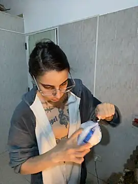 Poison_Ivy_29's Webcam Show