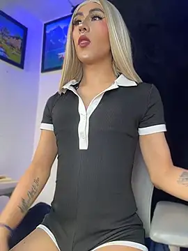 naughty_trans_dolls Adlı Modelin Web Kamerası Şovu