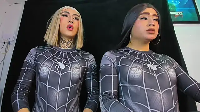 Pokazy przed kamerką – naughty_trans_dolls