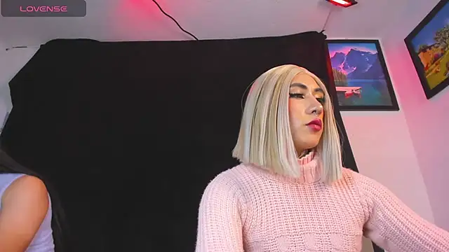 naughty_trans_dolls' Webcam Show