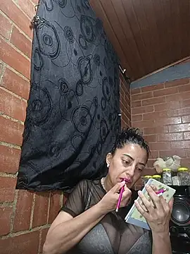 Alexandrina 라이브 XXX 채팅