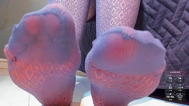 Ciaarawatson_: διαδικτυακό σόου στην κάμερα