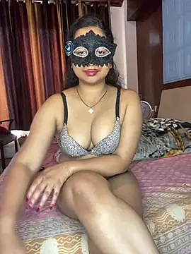 IndianLatinaa: διαδικτυακό σόου στην κάμερα