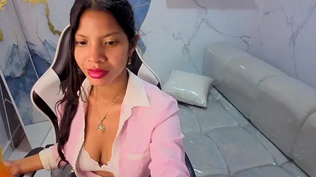 emily_smith_t Adlı Modelin Canlı XXX Sohbeti