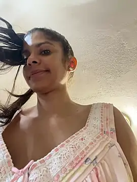 karlatiburcio's Live XXX Chat