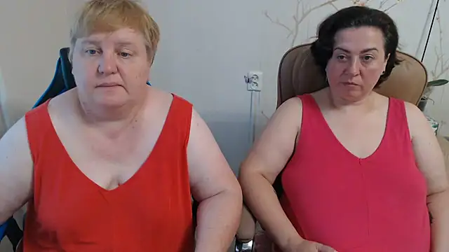 Lindy-Jeanie Show in webcam