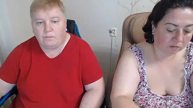Lindy-Jeanie Show in webcam