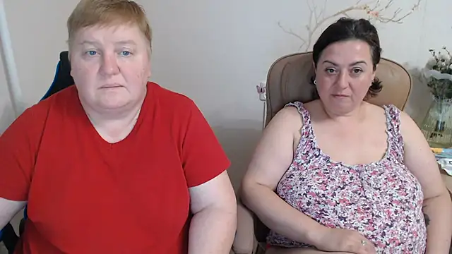 Lindy-Jeanie Show in webcam