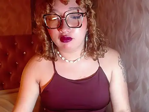 CheerryFox Adlı Modelin Canlı XXX Sohbeti