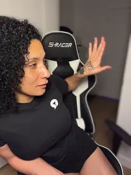 FerrariFrench Chat XXX live
