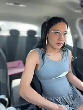Show modela FerrariFrench na web-kameri