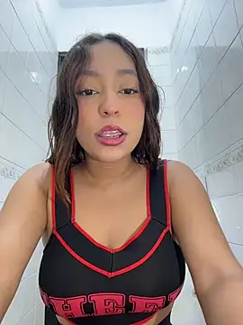 MiaCamille_ Adlı Modelin Canlı XXX Sohbeti