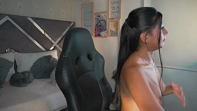 Naomi-Gray Chat XXX in diretta