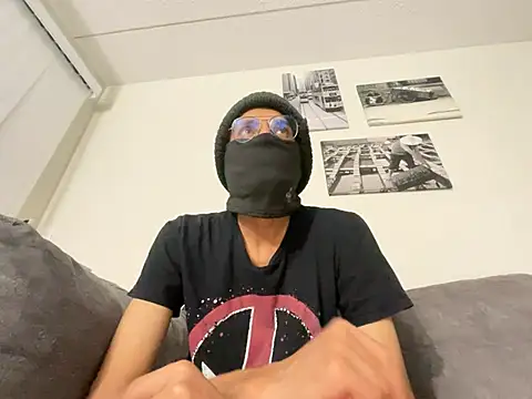 DeepGuy20: διαδικτυακό σόου στην κάμερα