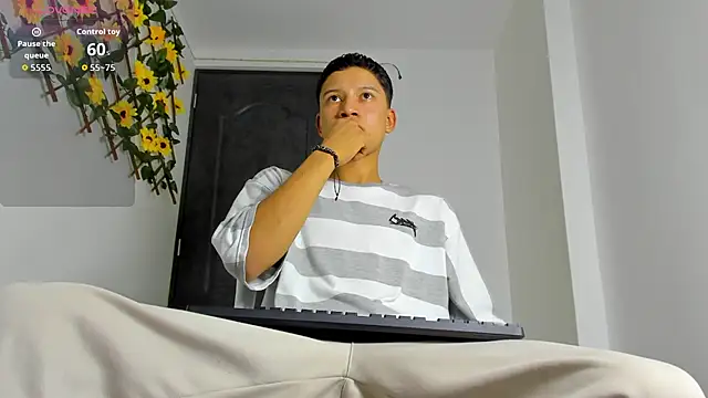 Show modela thiago_bigcock_1 na web-kameri
