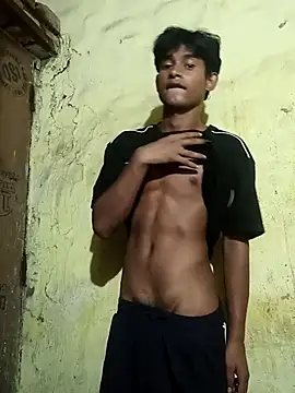 Pokazy przed kamerką – YourTeenBoy21