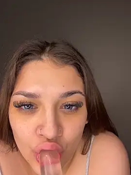 treasurebabii Show in webcam