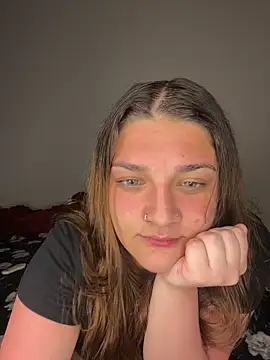 treasurebabii Webcam-Show
