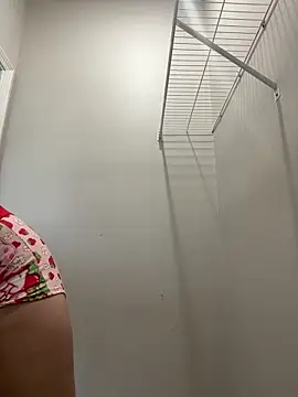 treasurebabii Webcam-Show