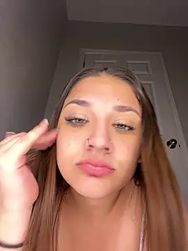 treasurebabii Webcam-Show