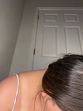 treasurebabii Webcam-Show