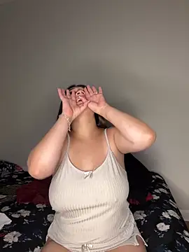 treasurebabii Webcam-Show