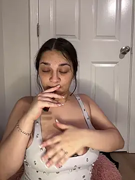 treasurebabii Show in webcam