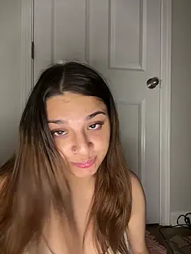 treasurebabii Webcam-Show