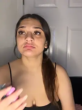 treasurebabii Webcam-Show