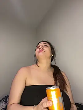 treasurebabii webcam show
