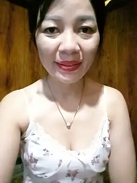 Yiyi102300's Live XXX Chat