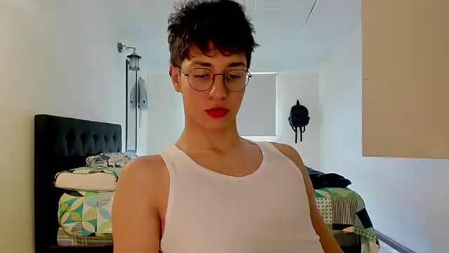 Show modela kkatract na web-kameri