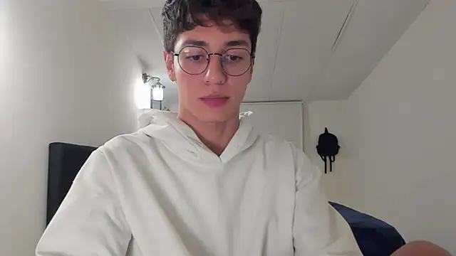 Show modela kkatract na web-kameri