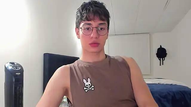 Show modela kkatract na web-kameri