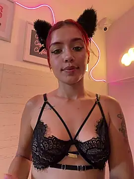 XXX chat uživo modela Cherry_Scarlet_