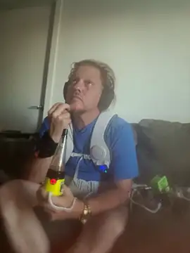 Show modela yourMasterisBored na web-kameri