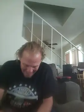 הופעת וובקאם של yourMasterisBored