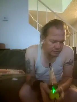 yourMasterisBored Show in webcam