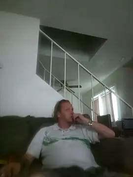 yourMasterisBored Show in webcam