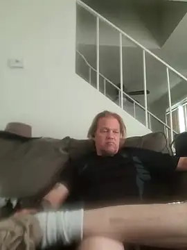 הופעת וובקאם של yourMasterisBored