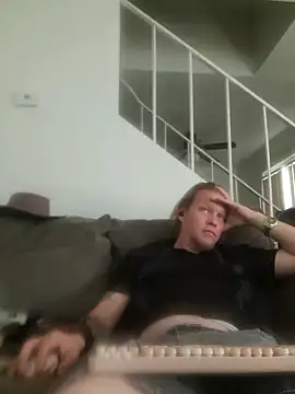 הופעת וובקאם של yourMasterisBored