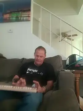 הופעת וובקאם של yourMasterisBored
