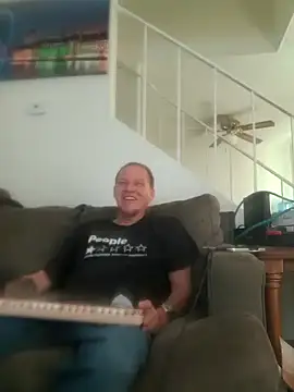 הופעת וובקאם של yourMasterisBored