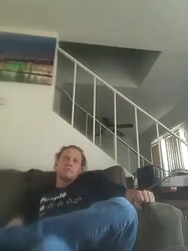 הופעת וובקאם של yourMasterisBored