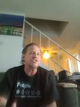 הופעת וובקאם של yourMasterisBored