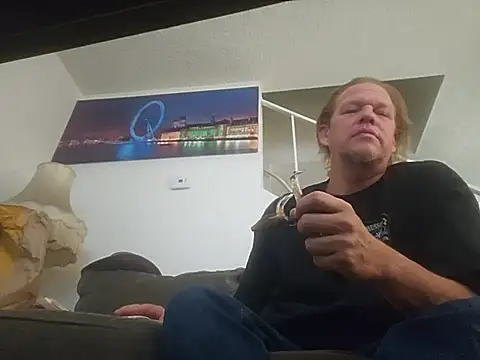 yourMasterisBored's Webcam Show
